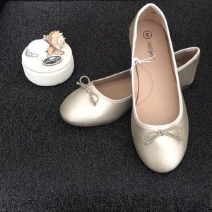 Cat & Jack Gold Flats 💫